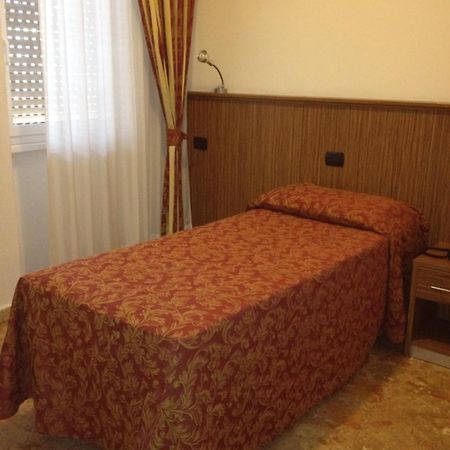 Hotel York à Cinisello Balsamo Extérieur photo
